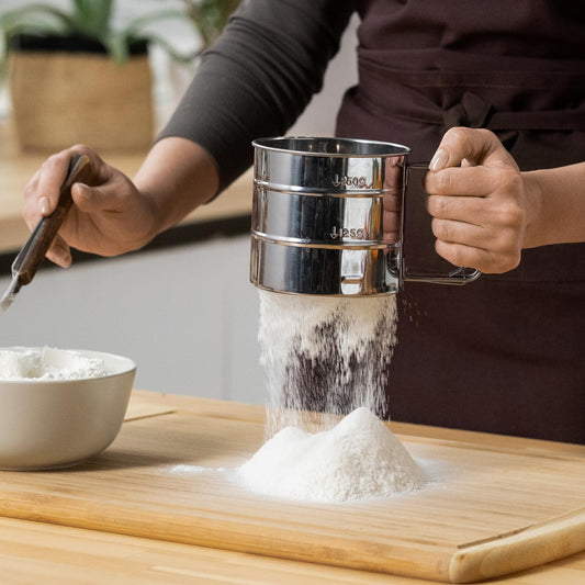Stainless Steel Hand-Held Flour Sifter Cup with Handle – Fine Mesh Sieve for Baking, Icing Sugar, and Dredging
