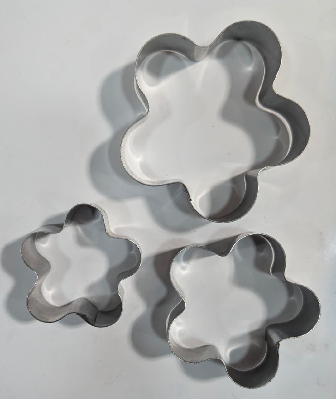 stainless steel flower-shaped cookie and biscuit cutters 3pcs set