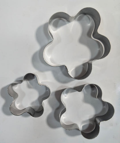 stainless steel flower-shaped cookie and biscuit cutters 3pcs set