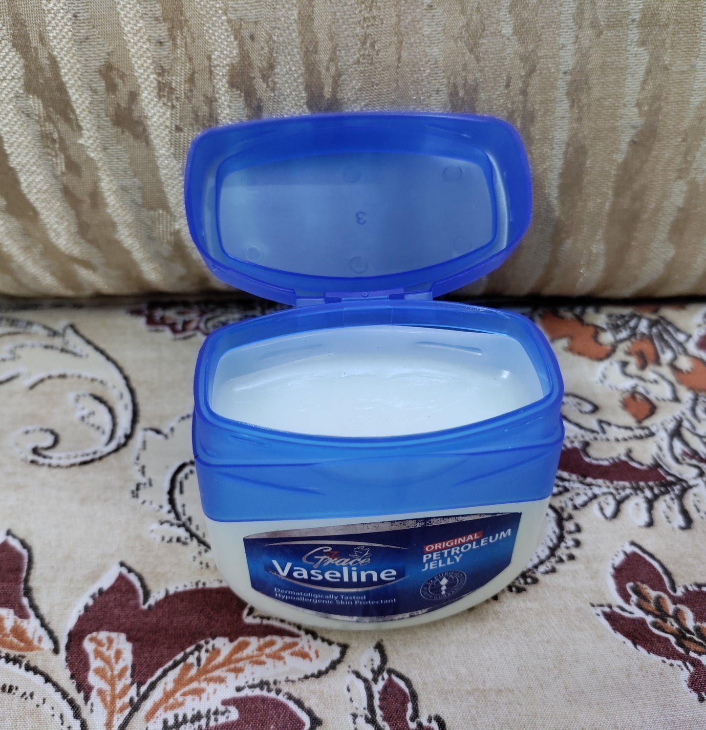Pack of 6 Vaseline 100ml Pure White petroleum jelly Excellent smell 2 Flavours