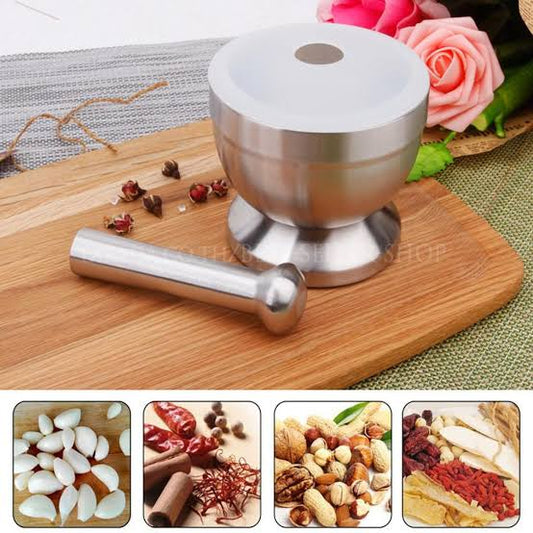 Stainless steel haven dusta with cover.