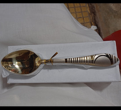 golden spoo with laser design